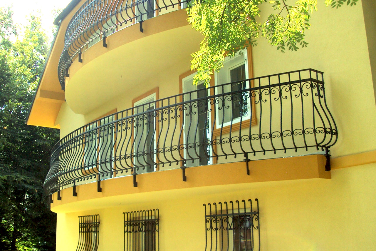 Kovana balkonska ograja Sarnek.si umetno kovaštvo