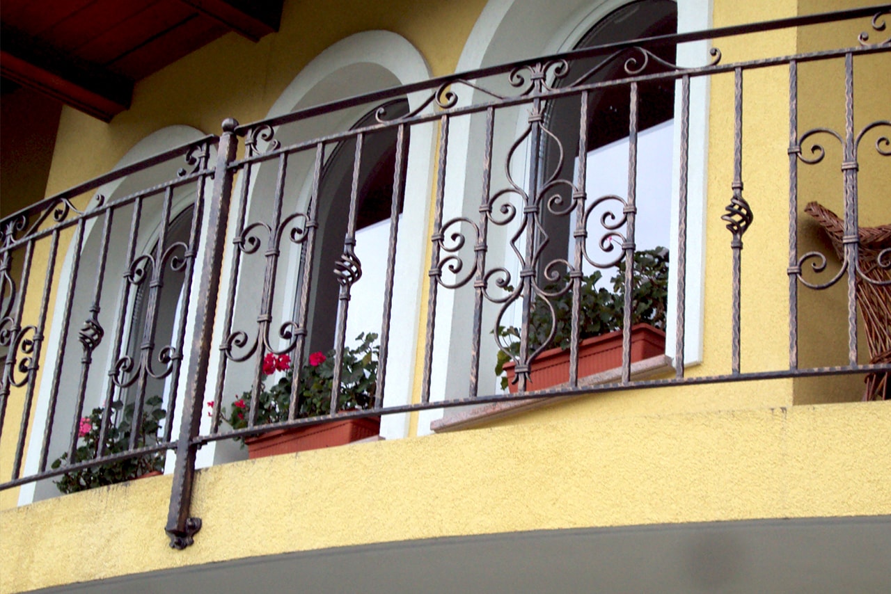 Kovana balkonska ograja kovaštvo pr Sarnek.si